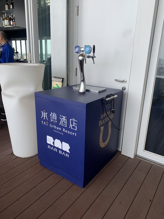 高雄承億酒店安裝雙頭酒柱及客製化木頭製廂體
